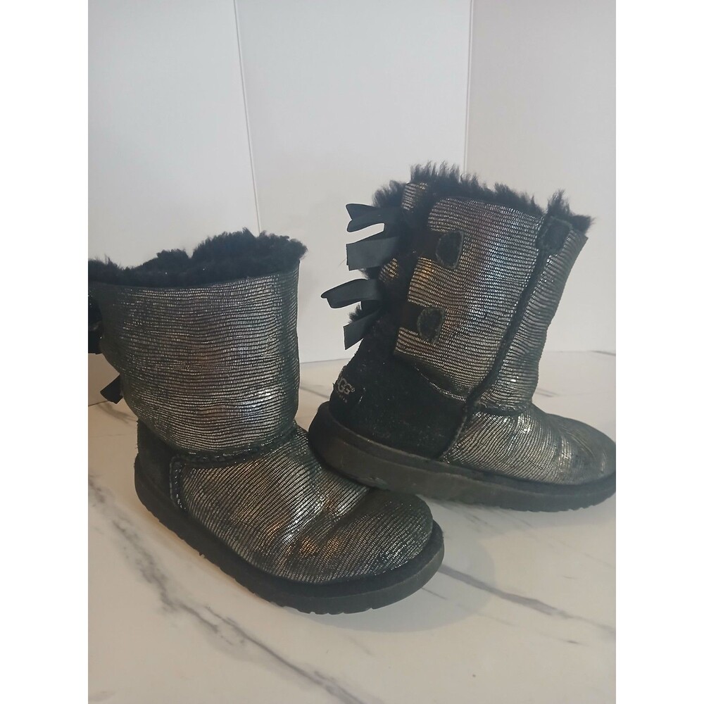 UGG Youth Girls Size 4 Bailey Bow Metallic Leather Shearling Boots